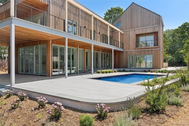 5 Bluff Point Road is a remarkable new waterfront residence - photo 7