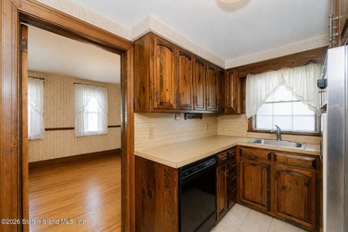 Welcome to 273 Waters Ave, a charming colonial set on a corner - photo 11