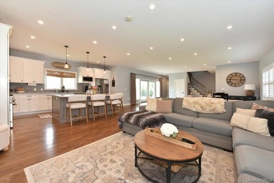 Welcome To 28 Red Oak Place In Massapequa! This Beautifully - photo 13
