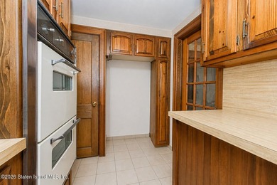 Welcome to 273 Waters Ave, a charming colonial set on a corner - photo 13