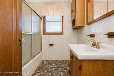 Welcome to 273 Waters Ave, a charming colonial set on a corner - photo 15