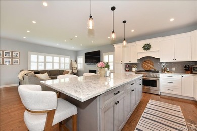 Welcome To 28 Red Oak Place In Massapequa! This Beautifully - photo 16