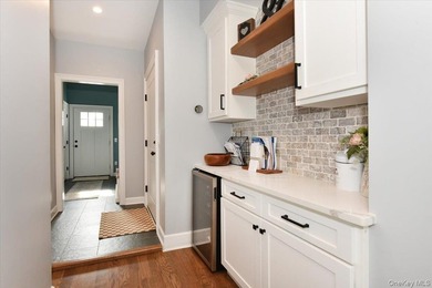 Welcome To 28 Red Oak Place In Massapequa! This Beautifully - photo 20