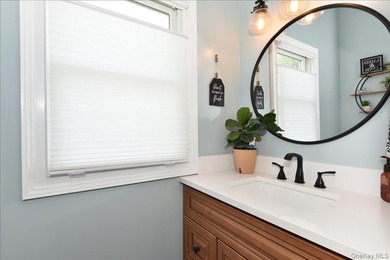Welcome To 28 Red Oak Place In Massapequa! This Beautifully - photo 21