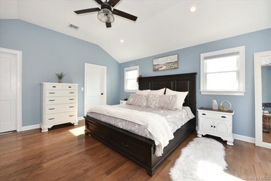 Welcome To 28 Red Oak Place In Massapequa! This Beautifully - photo 24