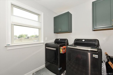 Welcome To 28 Red Oak Place In Massapequa! This Beautifully - photo 31