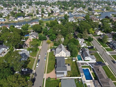 Welcome To 28 Red Oak Place In Massapequa! This Beautifully - photo 32