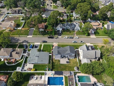 Welcome To 28 Red Oak Place In Massapequa! This Beautifully - photo 34