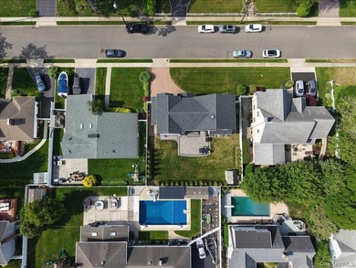 Welcome To 28 Red Oak Place In Massapequa! This Beautifully - photo 35