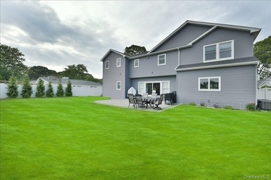 Welcome To 28 Red Oak Place In Massapequa! This Beautifully - photo 36