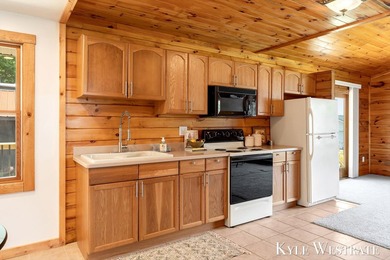 Welcome to 79 Sundago Park! This charming two bed one bath home - photo 7
