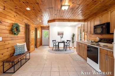 Welcome to 79 Sundago Park! This charming two bed one bath home - photo 8