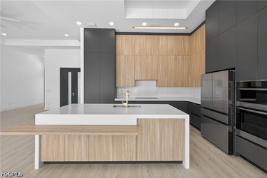 This stunning new residence perfectly blends modern elegance - photo 9