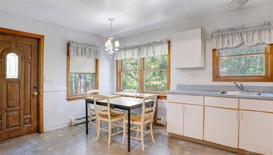 Charming ranch tucked at the end of a quiet cul-de-sac, offering - photo 4