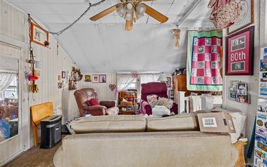 Welcome to this well maintained 3 bedroom home ideally located - photo 20