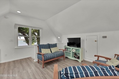 Welcome to paradise--an extraordinary coastal cottage-style - photo 31