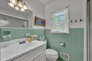 Welcome to paradise--an extraordinary coastal cottage-style - photo 40