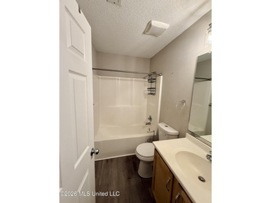 Charming 3 bedroom, 2 bath home with open concept floor plan - photo 13