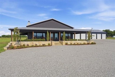 If you've been looking for acreage with room to spread out, this - photo 1