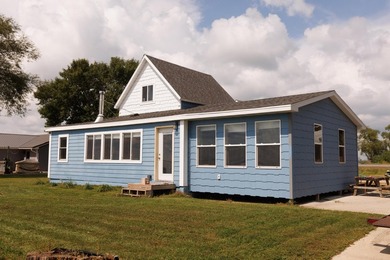 Wake up to sparkling water views and endless lake days at this - photo 2