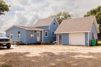 Wake up to sparkling water views and endless lake days at this - photo 3