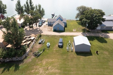 Wake up to sparkling water views and endless lake days at this - photo 4