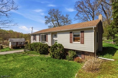 Welcome to a truly special offering in Upper Greenwood Lake, a - photo 2