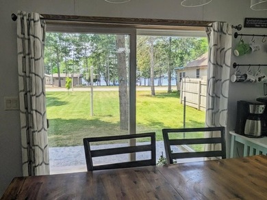 Welcome to lakeside living!! This spacious 3 BR, 2 BA - photo 2