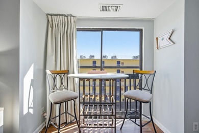 Top-floor end unit with beautiful beach views and excellent - photo 13