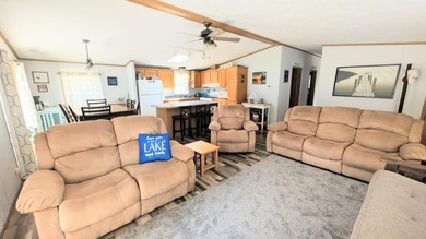 Welcome to lakeside living!! This spacious 3 BR, 2 BA - photo 3