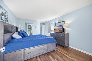 Top-floor end unit with beautiful beach views and excellent - photo 14