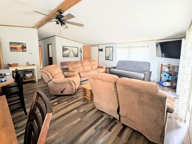 Welcome to lakeside living!! This spacious 3 BR, 2 BA - photo 4
