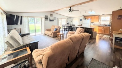 Welcome to lakeside living!! This spacious 3 BR, 2 BA - photo 5