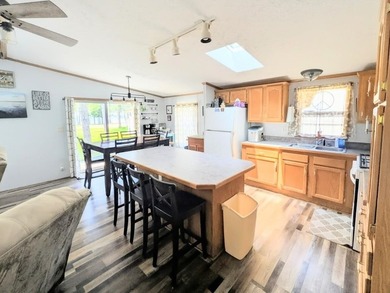 Welcome to lakeside living!! This spacious 3 BR, 2 BA - photo 8