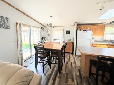 Welcome to lakeside living!! This spacious 3 BR, 2 BA - photo 10