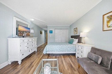 Top-floor end unit with beautiful beach views and excellent - photo 21
