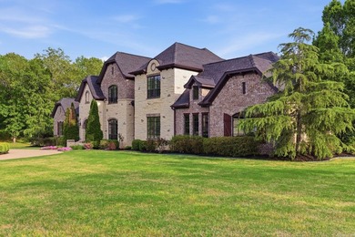 Welcome to this exceptional custom-built estate nestled on 1.92 - photo 3