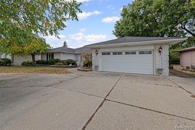Welcome to 38219 Santa Anna Street in Clinton Township! This - photo 35