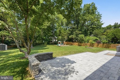 Move-in ready and meticulously renovated in sought-after Lake - photo 4