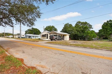 Charming 2-bedroom, 1-bath home conveniently located near - photo 7