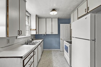 Nestled in the heart of sought-after Shorewood Hills, this - photo 8