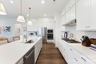 Welcome to 233 Lanyard Lane in the highly desirable McLean South - photo 16