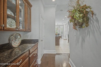 Welcome home to your own private estate! Tucked away at the end - photo 19
