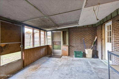 PRICED THOUSANDS BELOW APRRAISED VALUE... Located less than a - photo 23