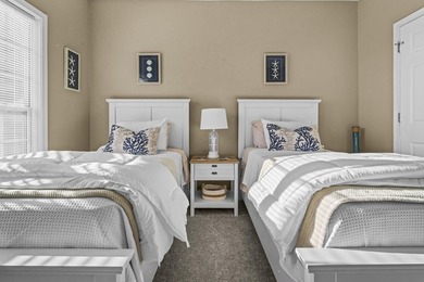Welcome to this beautifully maintained 3-bedroom, 2-bath condo - photo 26