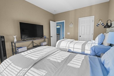 Welcome to this beautifully maintained 3-bedroom, 2-bath condo - photo 30