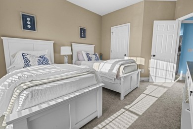 Welcome to this beautifully maintained 3-bedroom, 2-bath condo - photo 31