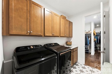 Welcome to 233 Lanyard Lane in the highly desirable McLean South - photo 33