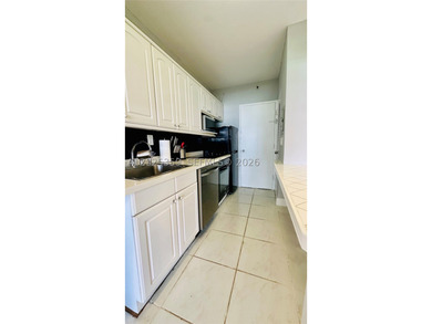 Beautiful fully furnished studio with a balcony located in the - photo 4