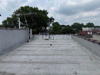 Positioned in the vibrant and commuter-friendly Woodlawn section - photo 15